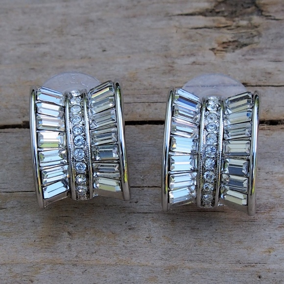 Nolan Miller Jewelry - 💎HP💎Nolan Miller Baguette Crystal Earrings